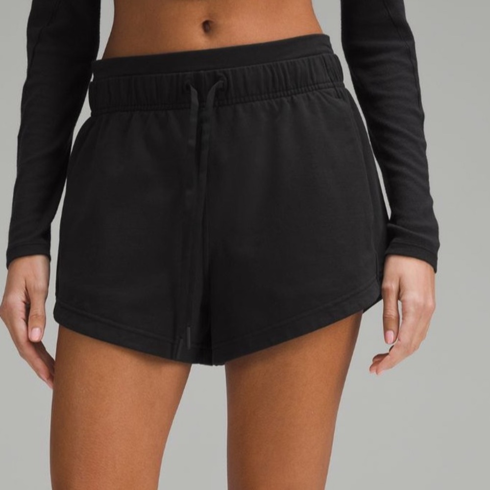 Lululemon Inner glow short black